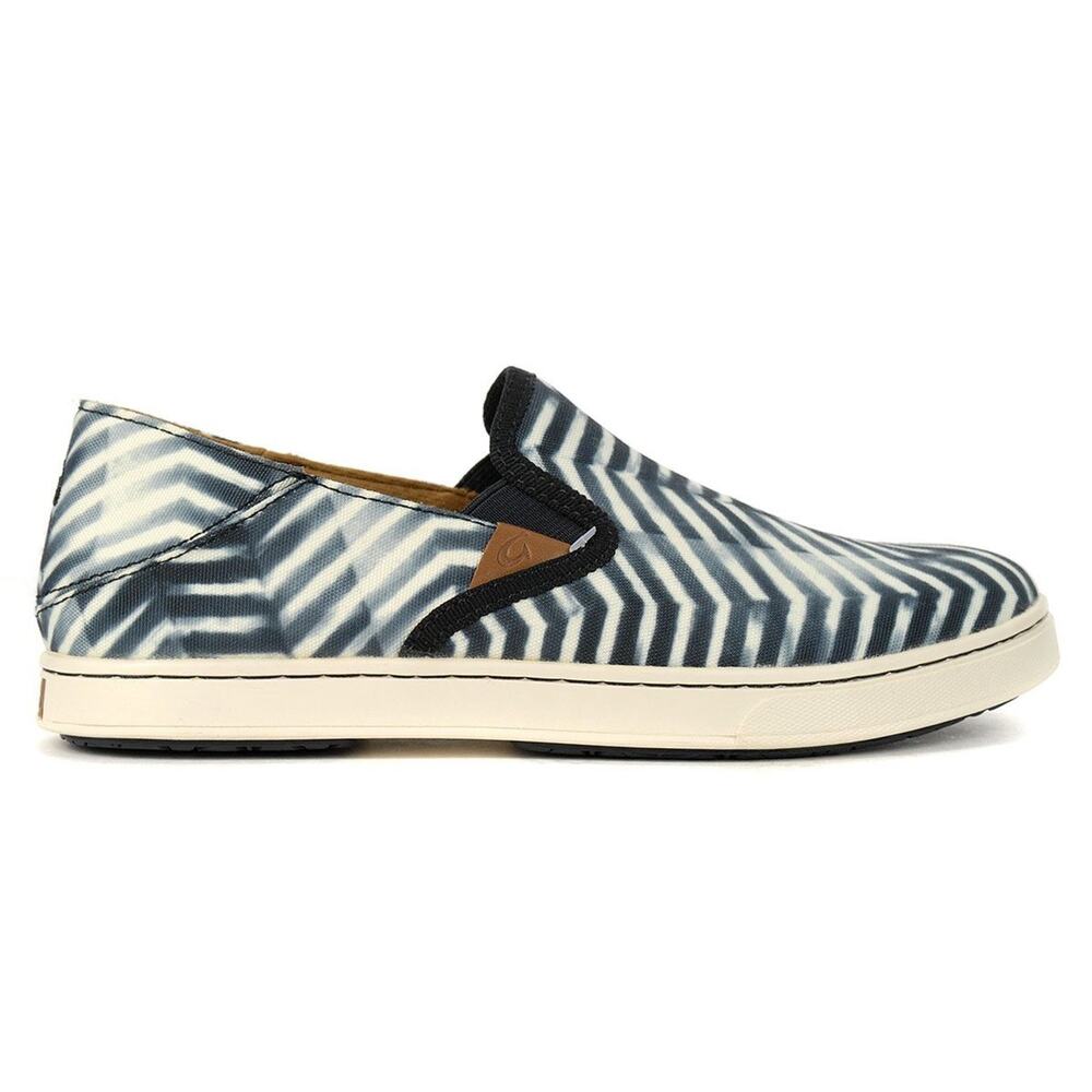 OluKai Pehuea Pa’i Blue Chevron Canvas Slip On Comfort Shoes Womans Size 6.5